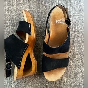 Dansko Tamia Black Nubuck Leather Adjustable Sandal With Cutout Wood Heel Sz 36